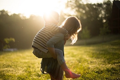 children piggyback